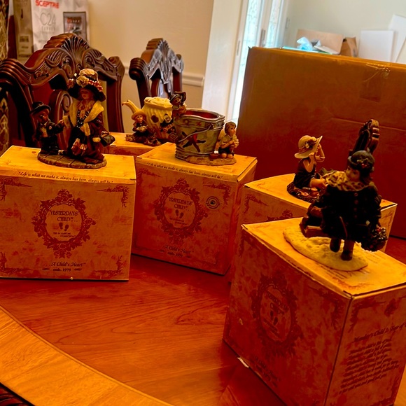 NIB Set Of 5  The Original Yesterdays Child Figurines - Picture 3 of 12